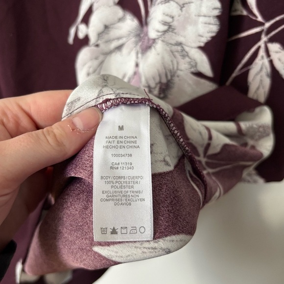 🎉4/30$🎉 Dynamite Burgundy & White Boxy Mini Dress with V-Neck – Size M 🍷 - Picture 3 of 4